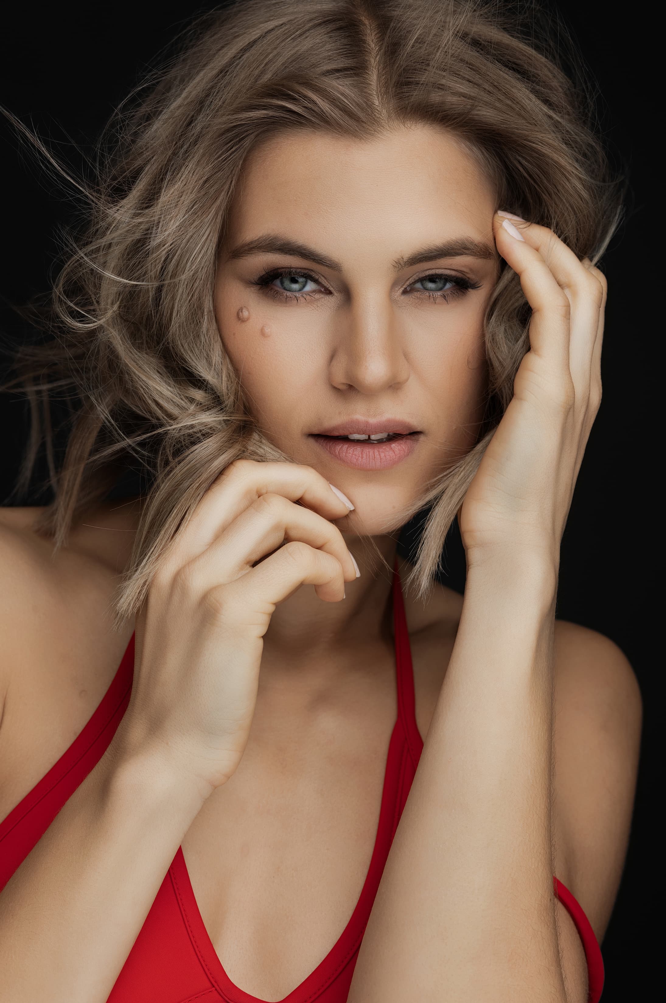 Model editorial in red